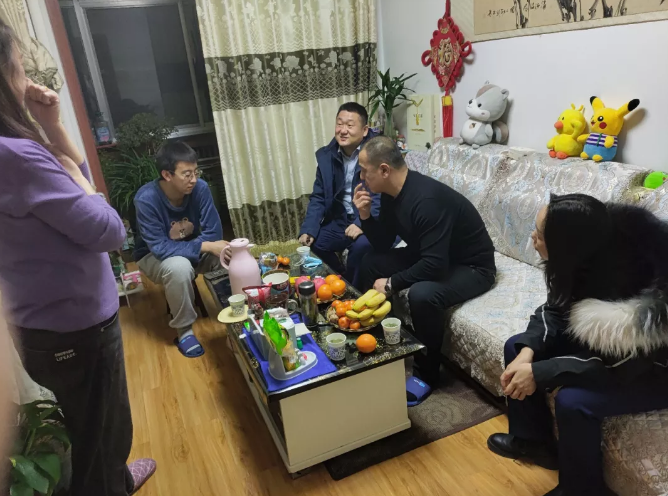 星空平台·（StarSky Sports）官方网站产业开发板块深入开展员工家访活动(图2)