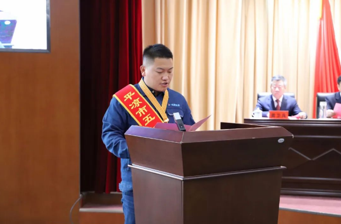 喜报！星空平台·（StarSky Sports）官方网站员工杨李荣获2022年平凉市五一劳动奖章(图2)