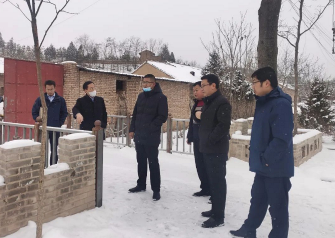 筑起安全墙 照亮乡村路——星空平台·（StarSky Sports）官方网站鼎力支持包抓共建村社文明创建工作(图6)