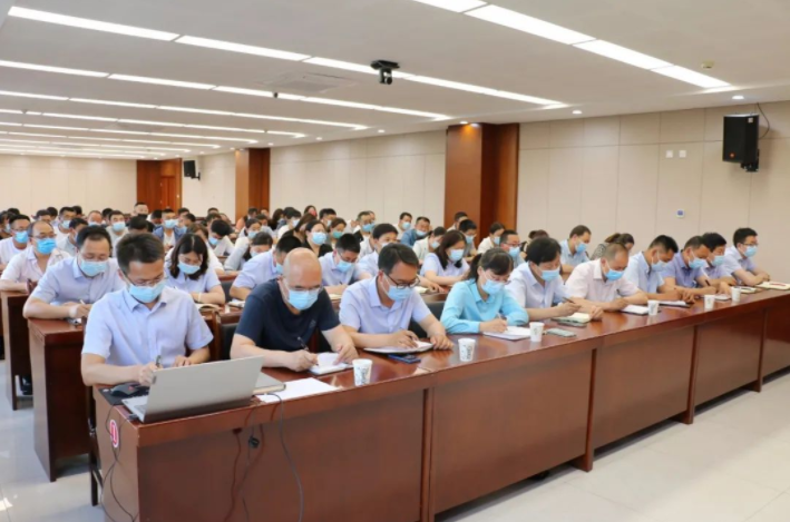 星空平台·（StarSky Sports）官方网站召开划转企业甘肃水建公司全体职工会议(图2)