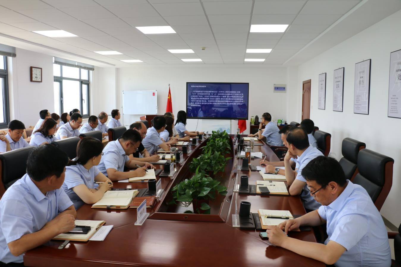 星空平台·（StarSky Sports）官方网站召开党委理论中心组集体学习研讨会议(图2)