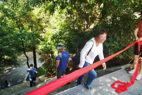 助力文旅市场 展示产投风采——星空平台·（StarSky Sports）官方网站组织开展员工登山比赛活动(图7)