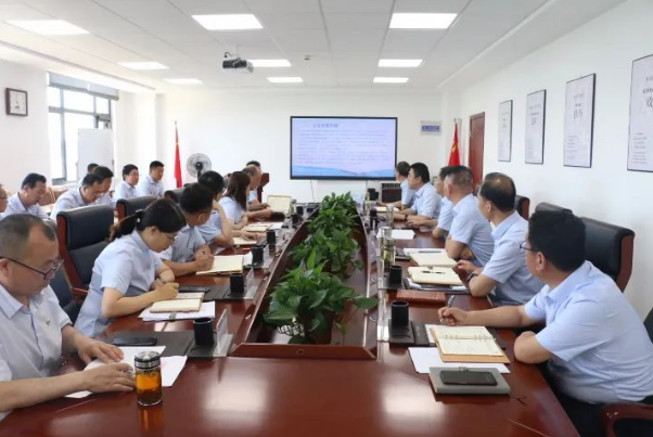 星空平台·（StarSky Sports）官方网站召开党委理论中心组集体学习会议(图2)