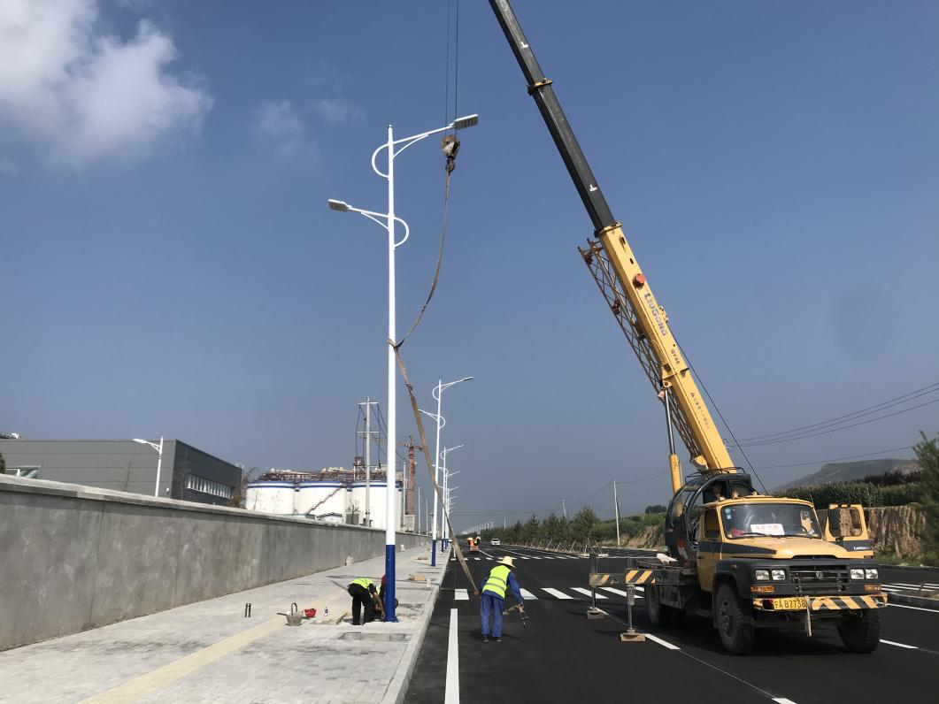 星空平台·（StarSky Sports）官方网站宜浩园林公司全力推进路灯项目建设(图1)